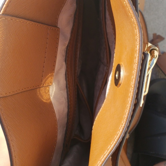 Mk purse - Picture 3 of 4